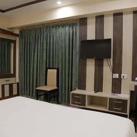Hotel D' Sapphire Guwahati Dış mekan fotoğraf
