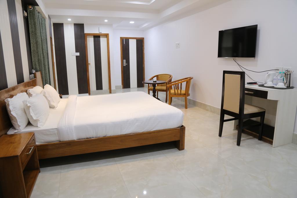 Hotel D' Sapphire Guwahati Dış mekan fotoğraf