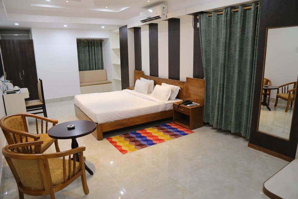 Hotel D' Sapphire Guwahati Dış mekan fotoğraf