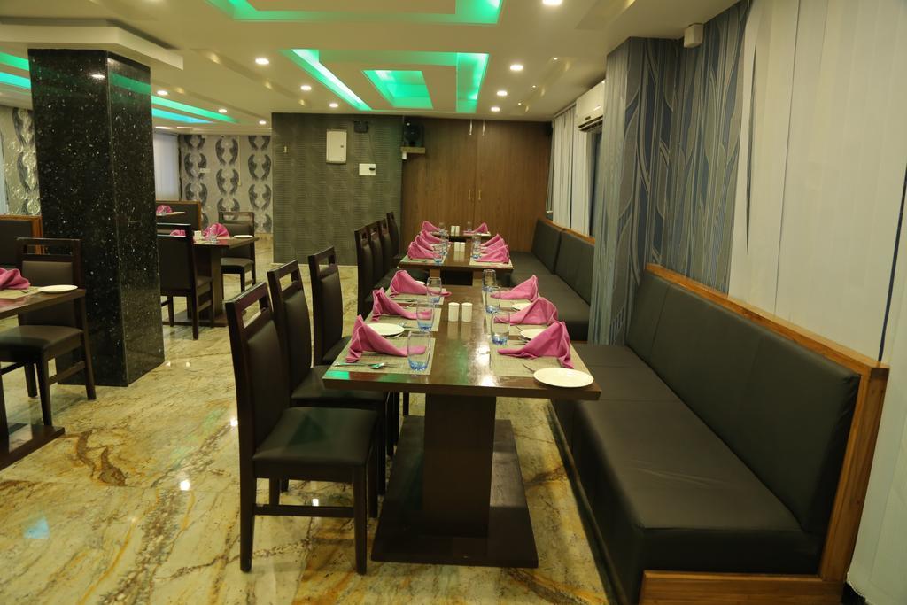 Hotel D' Sapphire Guwahati Dış mekan fotoğraf