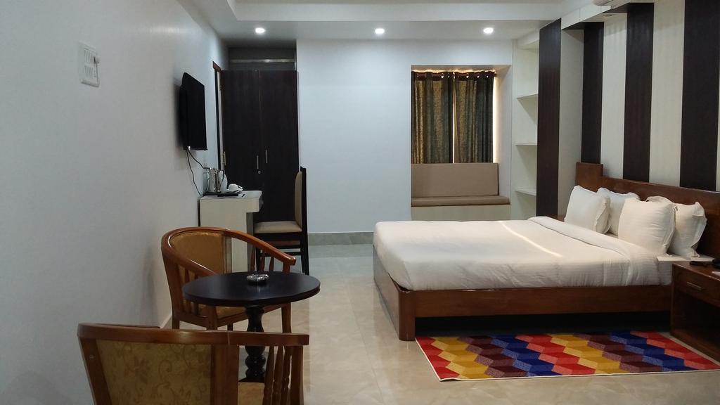 Hotel D' Sapphire Guwahati Dış mekan fotoğraf