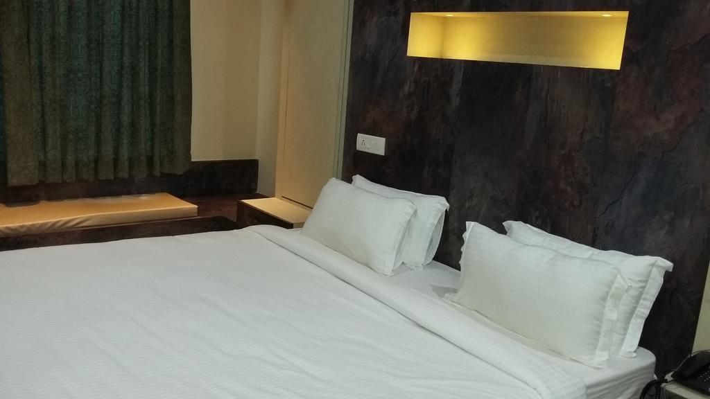 Hotel D' Sapphire Guwahati Dış mekan fotoğraf