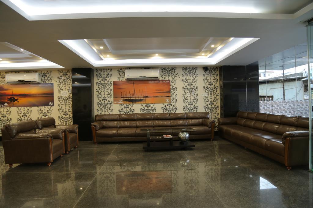 Hotel D' Sapphire Guwahati Dış mekan fotoğraf