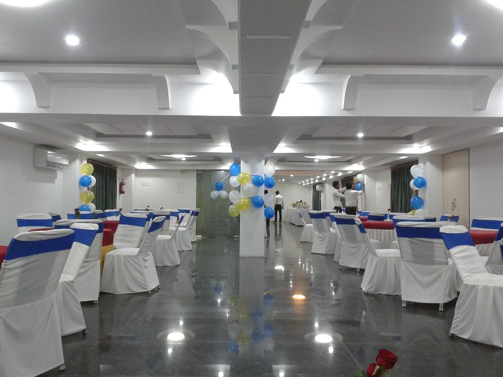 Hotel D' Sapphire Guwahati Dış mekan fotoğraf