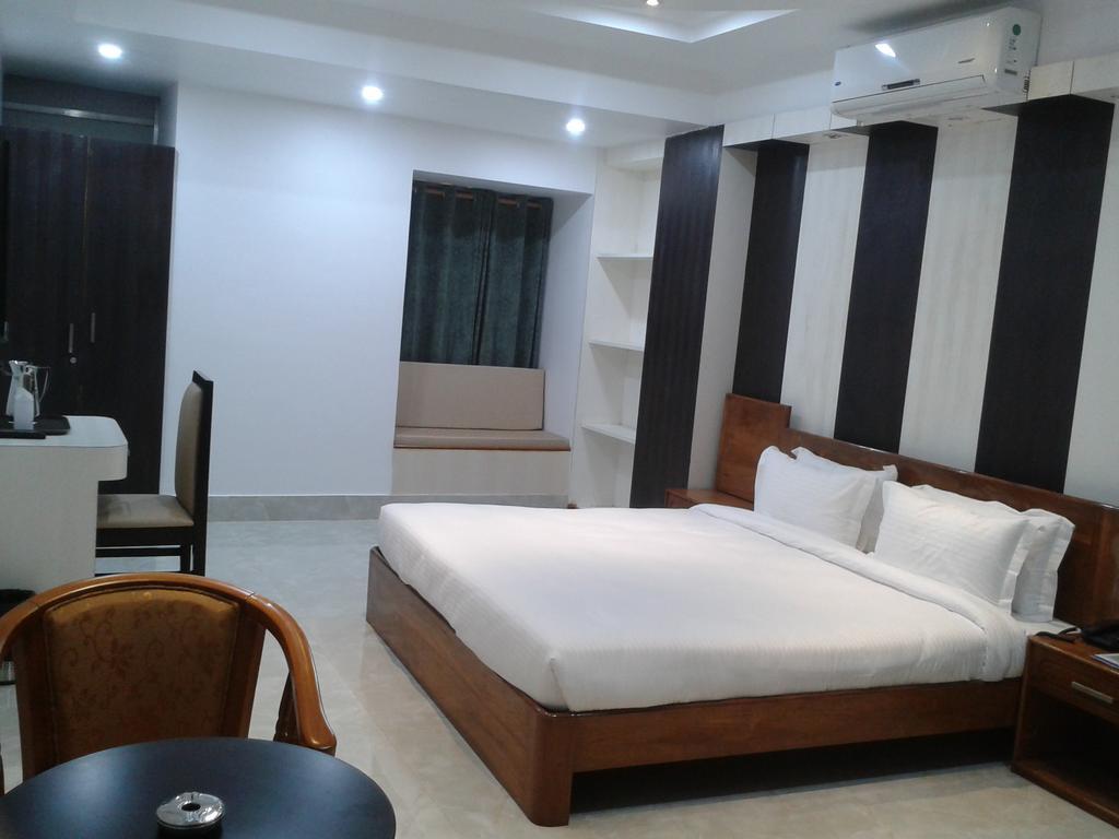 Hotel D' Sapphire Guwahati Oda fotoğraf