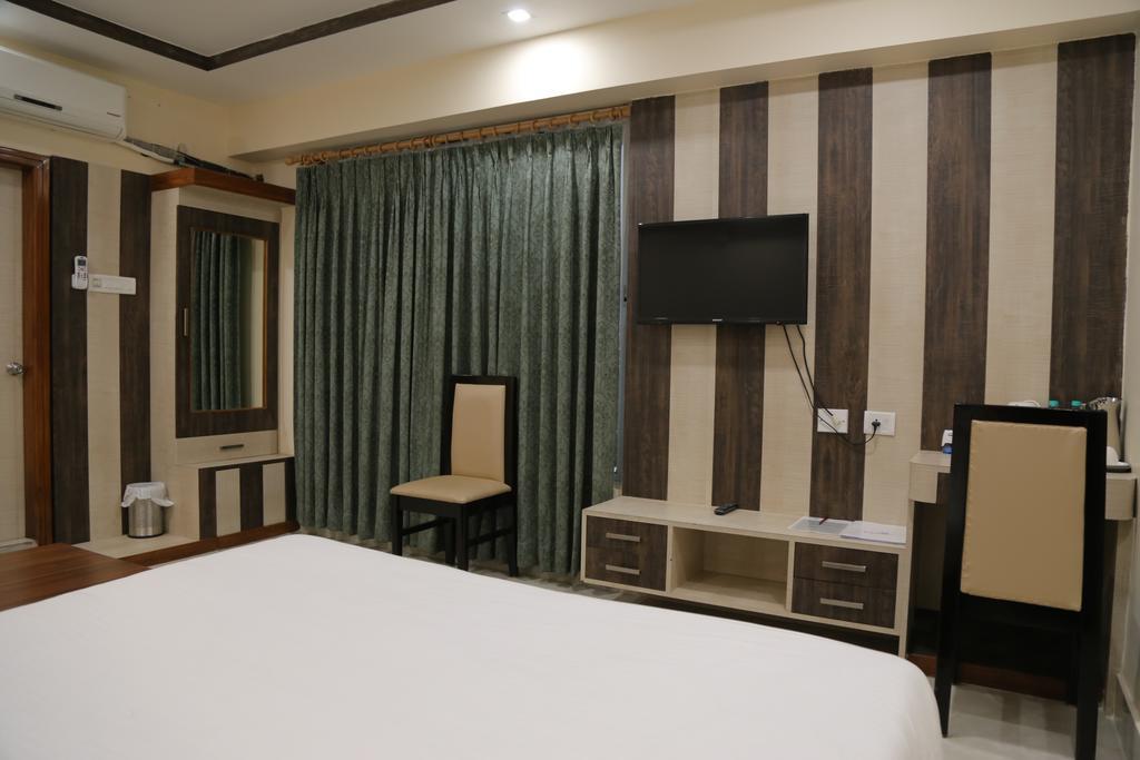 Hotel D' Sapphire Guwahati Dış mekan fotoğraf