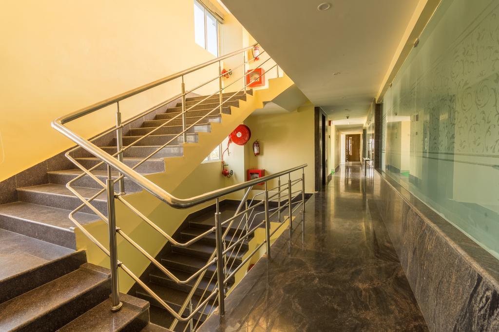 Hotel D' Sapphire Guwahati Dış mekan fotoğraf