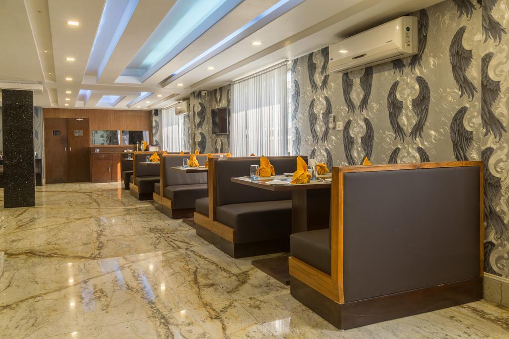 Hotel D' Sapphire Guwahati Dış mekan fotoğraf