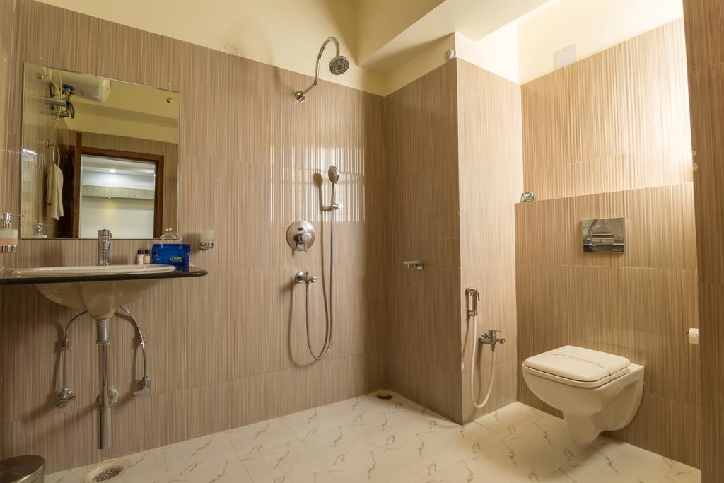 Hotel D' Sapphire Guwahati Dış mekan fotoğraf