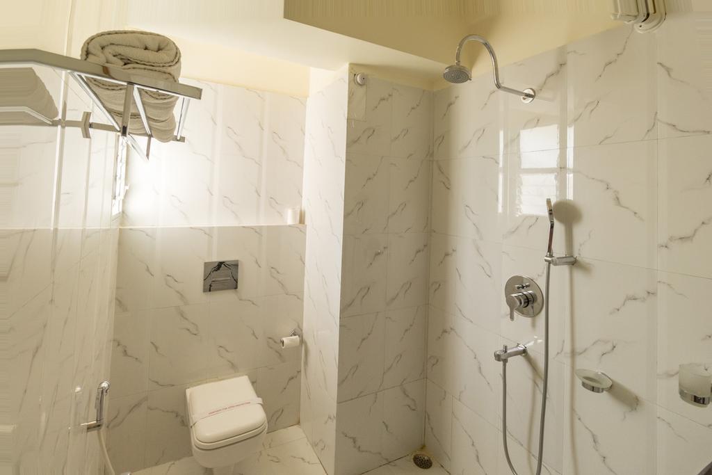 Hotel D' Sapphire Guwahati Dış mekan fotoğraf