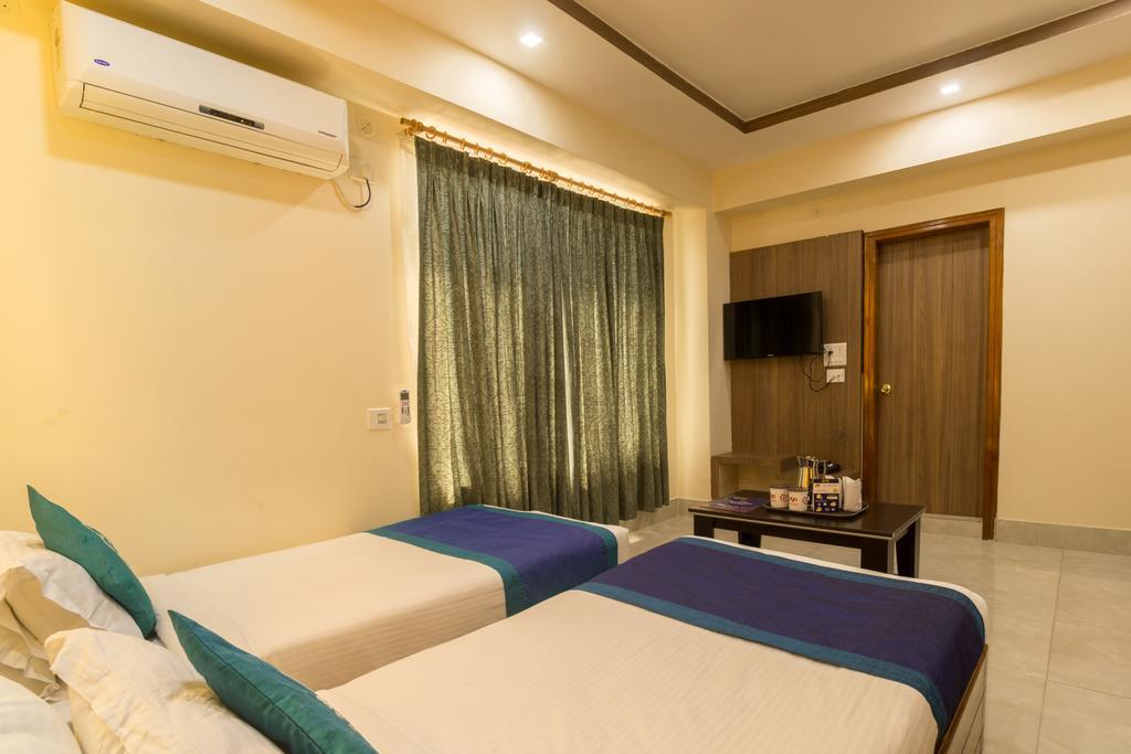 Hotel D' Sapphire Guwahati Dış mekan fotoğraf