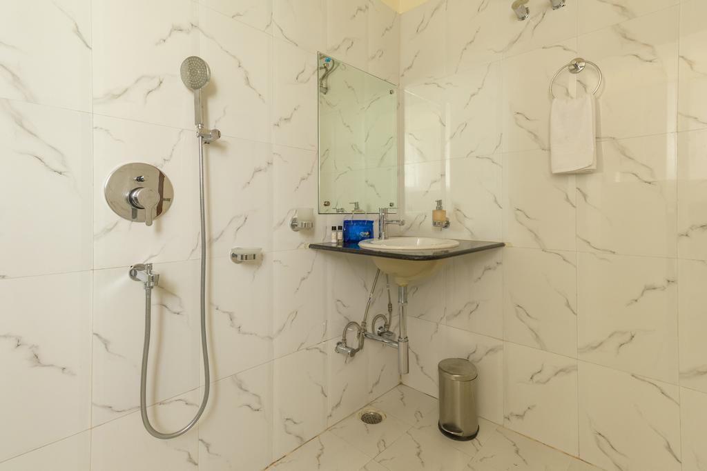 Hotel D' Sapphire Guwahati Oda fotoğraf